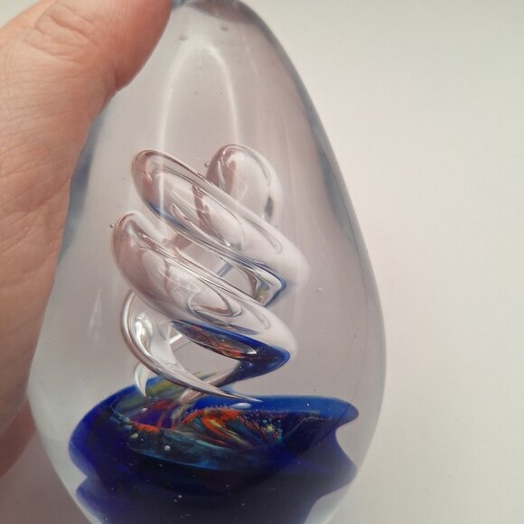 DYNASTY GALLERY HEIRLOOM COLLECTION EGG SHAPED GLASS PAPERWEIGHT COBALT & CLEAR - Picture 10 of 13